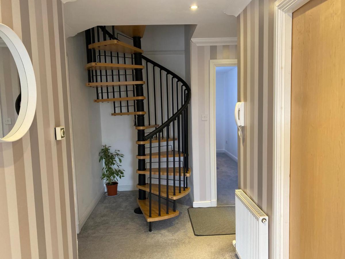 The Duplex Nairn- Spacious 3 Bedroom With Sunny Balcony Bagian luar foto